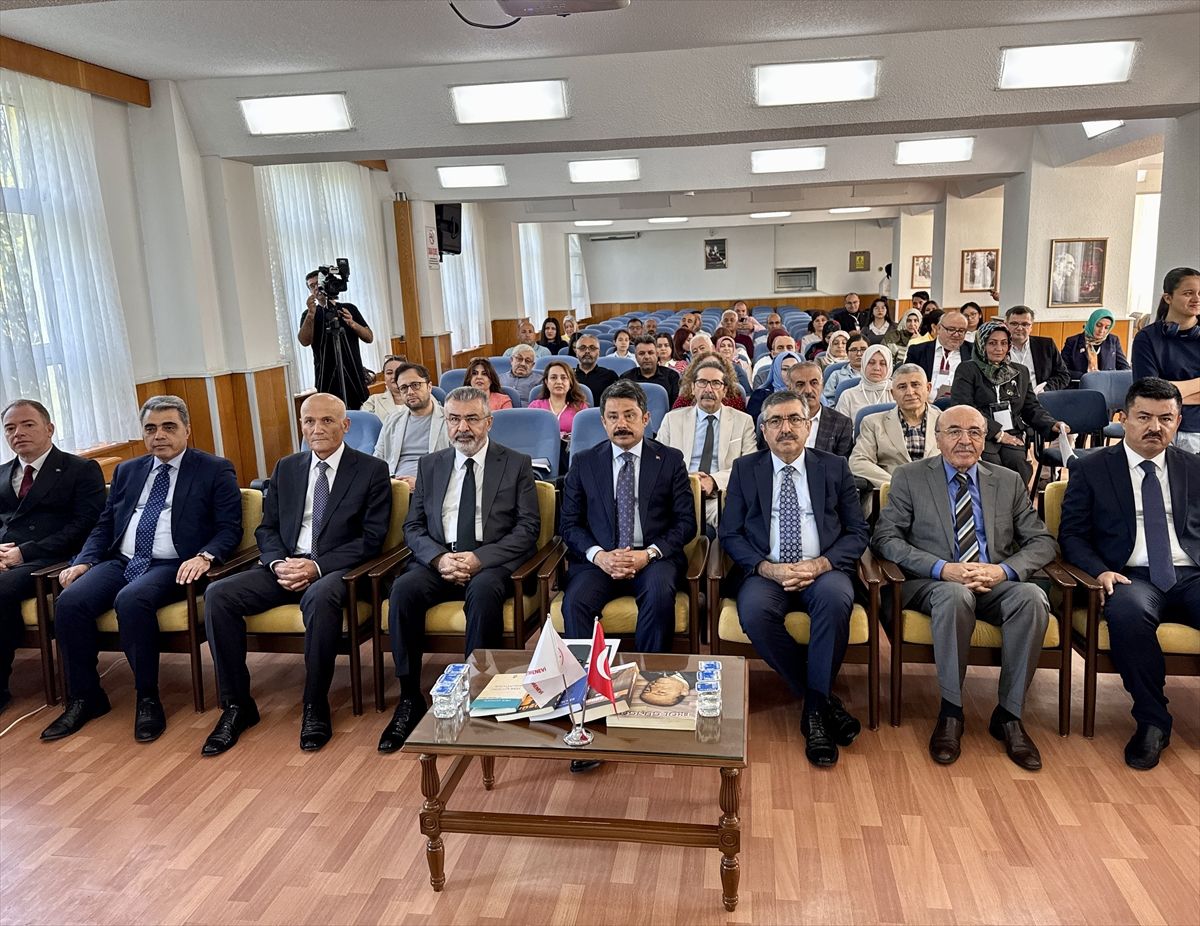 Kırşehir'de "Erol Güngör-Peyami Safa Öğretmen Okumaları" programı düzenlendi