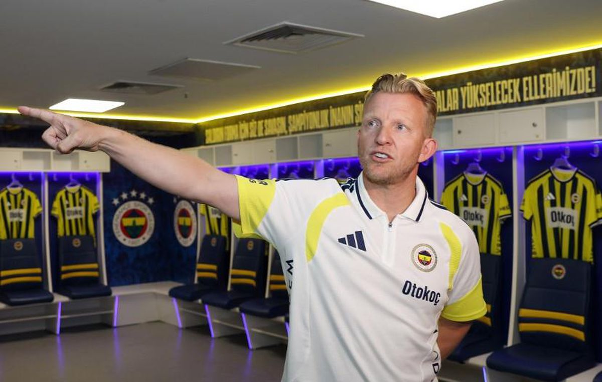 Dirk Kuyt kimdir, görevi nedir, Dirk Kuyt ne zaman, hangi yıllarda Fenerbahçe'de oynadı, Dirk Kuyt Fenerbahçe'de şampiyo..