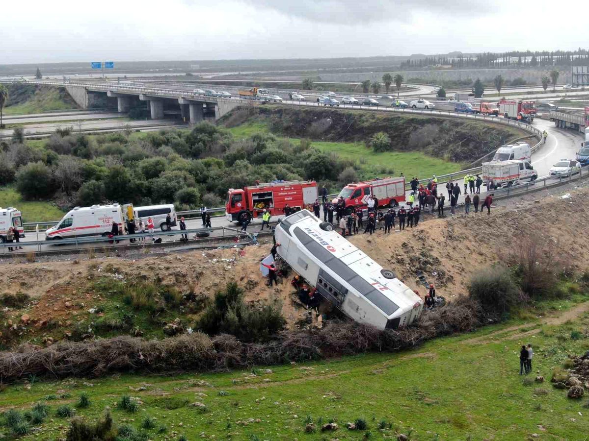 Antalya'da 10 kişinin hayatını kaybettiği otobüs kazasında bilirkişi sürücüyü kusurlu buldu