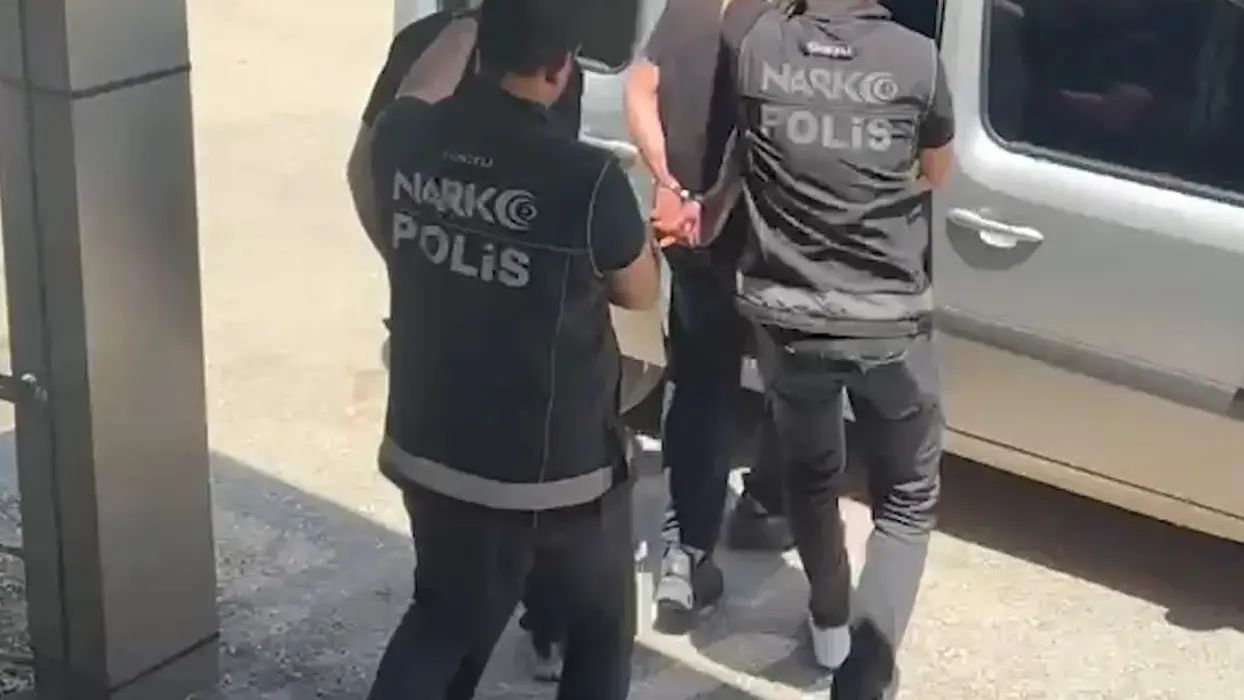 Zeytinburnu'nda uyuşturucu operasyonu! 11 binin üzerinde sentetik ecza ele geçirildi
