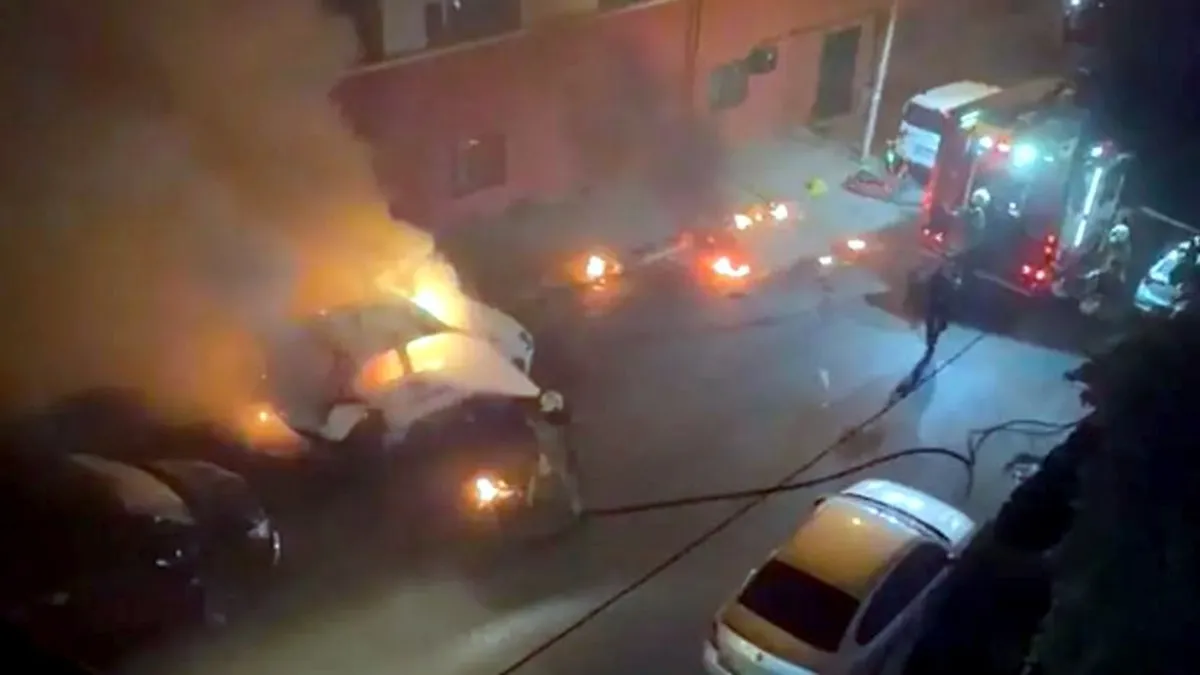 Fatih'te park halindeki otomobili ateşe verdi! Şüphelinin 42 suç kaydı çıktı