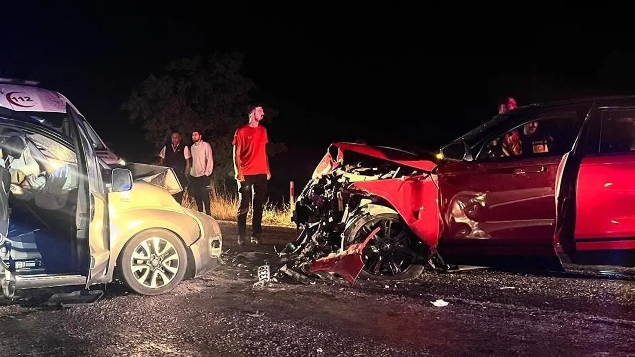 Afyonkarahisar'da korkunç kaza! 2 can gitti, 4 yaralı