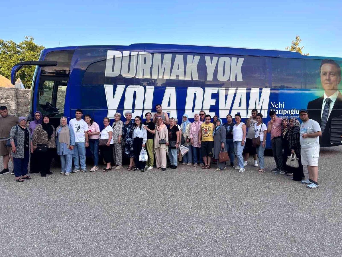 Eskişehirli özel çocuklar, aileleri ile Nebi Hatipoğlu'nun kültür turlarıyla Mersin'e uğurlandı