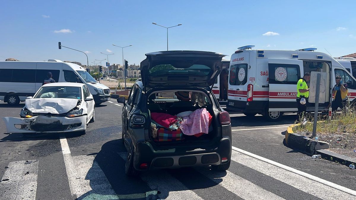 Nevşehir'de otomobiller çarpıştı: 7 yaralı