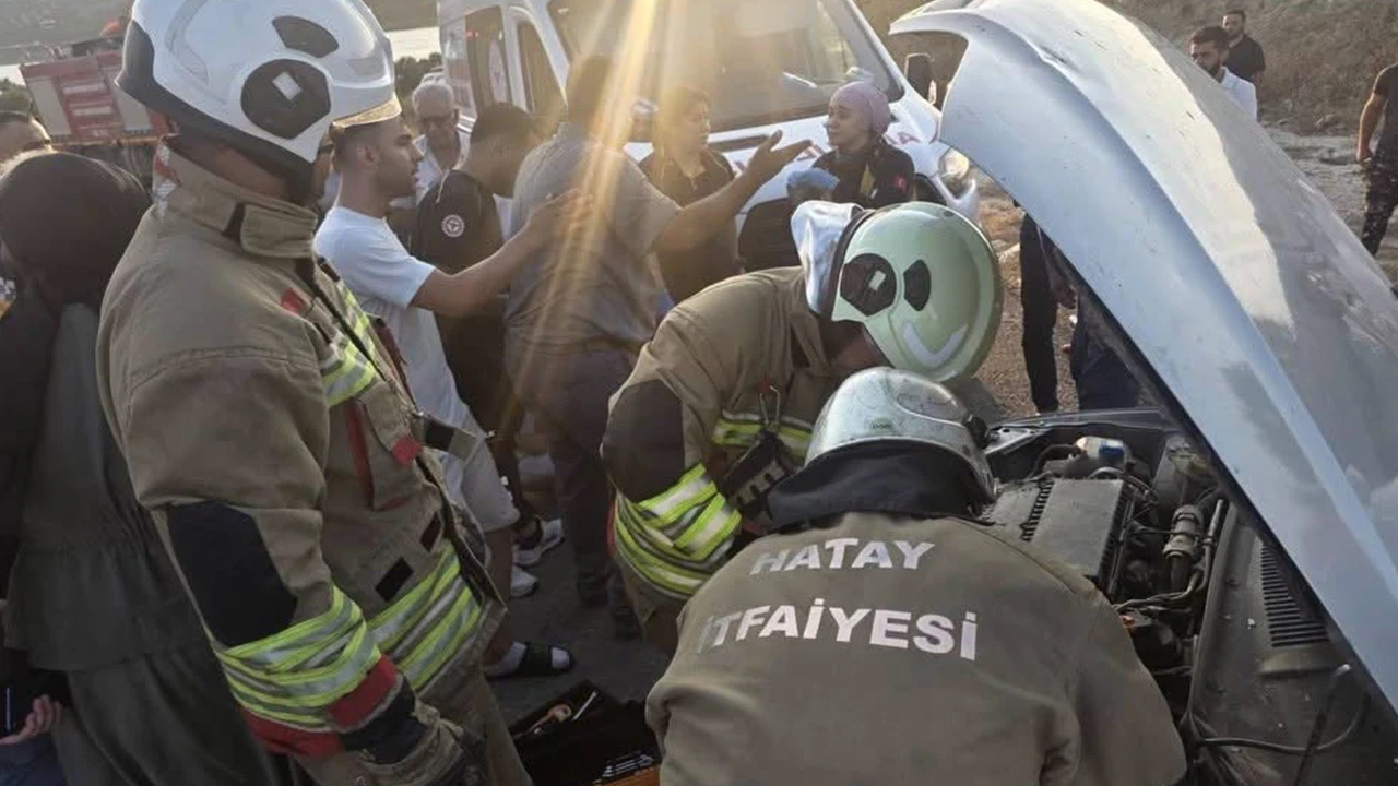 Hatay'da iki otomobil çarpıştı: 6 yaralı