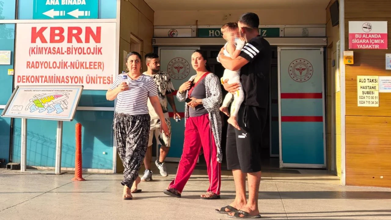 2 yaşındaki bebek mangaldaki ateşin üzerine düştü