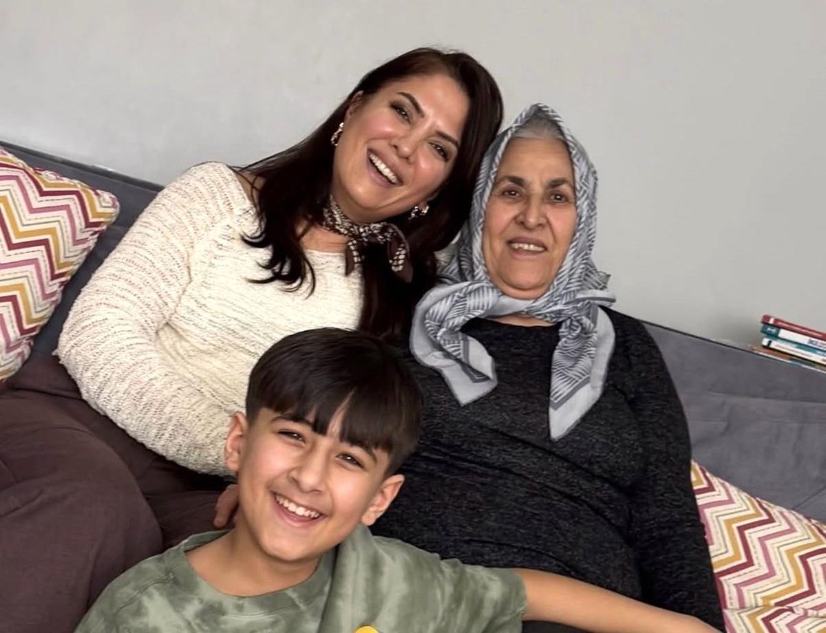 Ünlü yazar Dilek Cesur'un annesi gözyaşları içinde toprağa verildi
