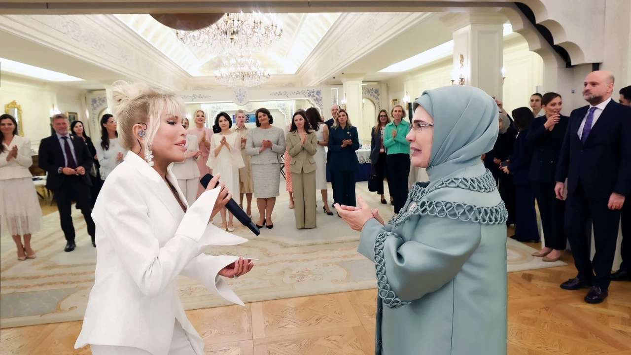 36. NATO zirvesinde Ajda Pekkan şarkılarını first lady’ler için söyledi! Görüntüler ilk kez yayınlandı
