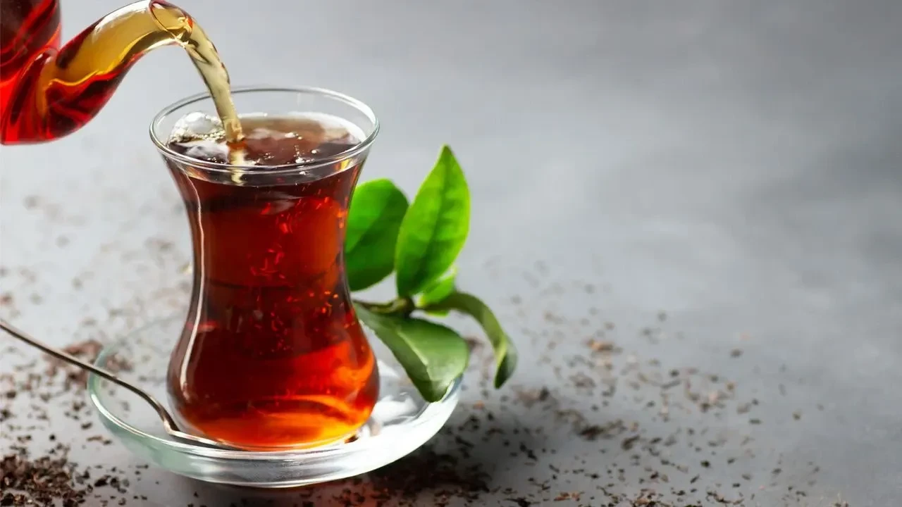 Çayı bardağa koymadan önce bu gerçeği mutlaka okuyun! Sağlığa faydalı ama...