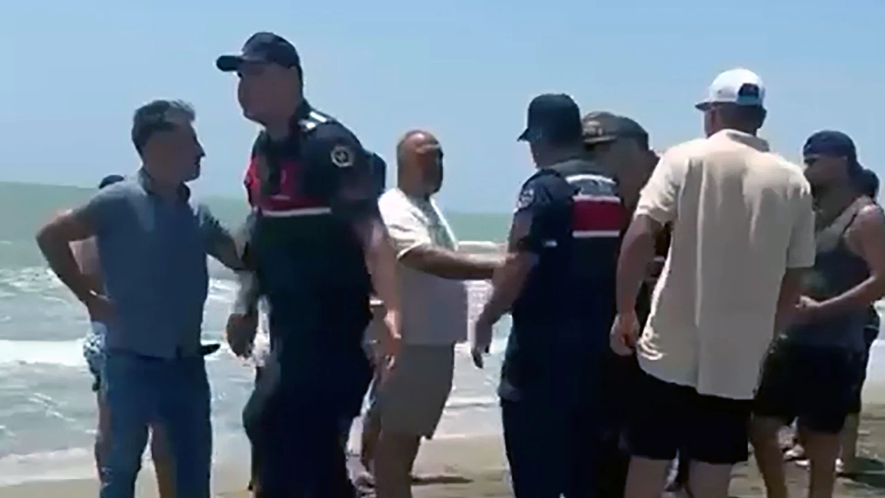 ÜÇ arkadaş dalgalara kapıldılar: İkisi bir daha dönemedi