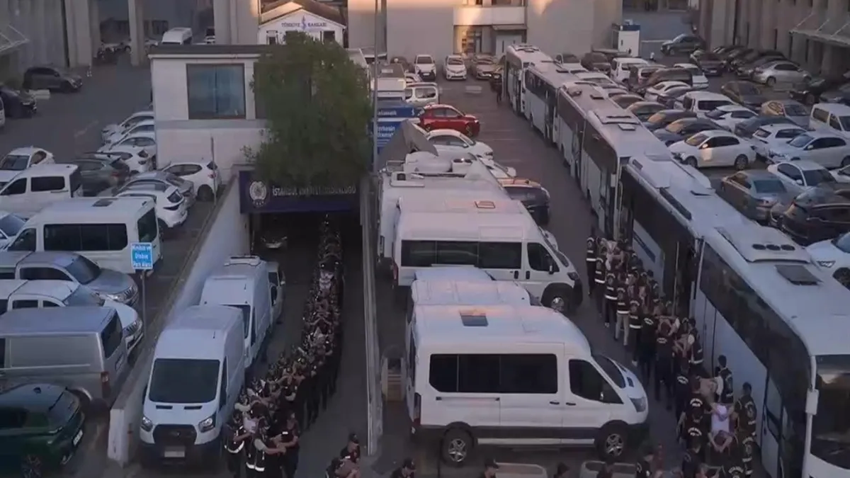 İstanbul merkezli 12 ilde 4 ayrı suç örgütüne operasyon: Gözaltına alınan 103 şüpheli adliyeye sevk edildi