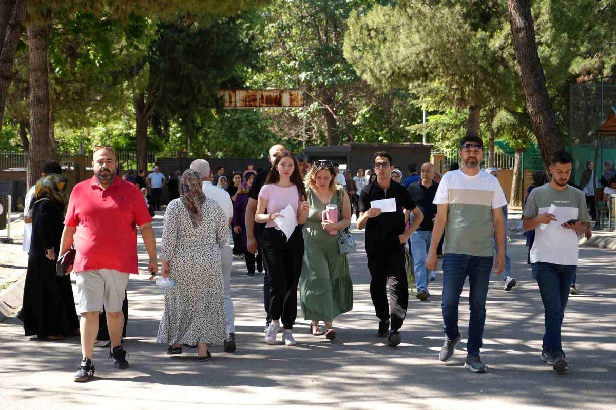 Gaziantep'te YKS heyecanı devam ediyor