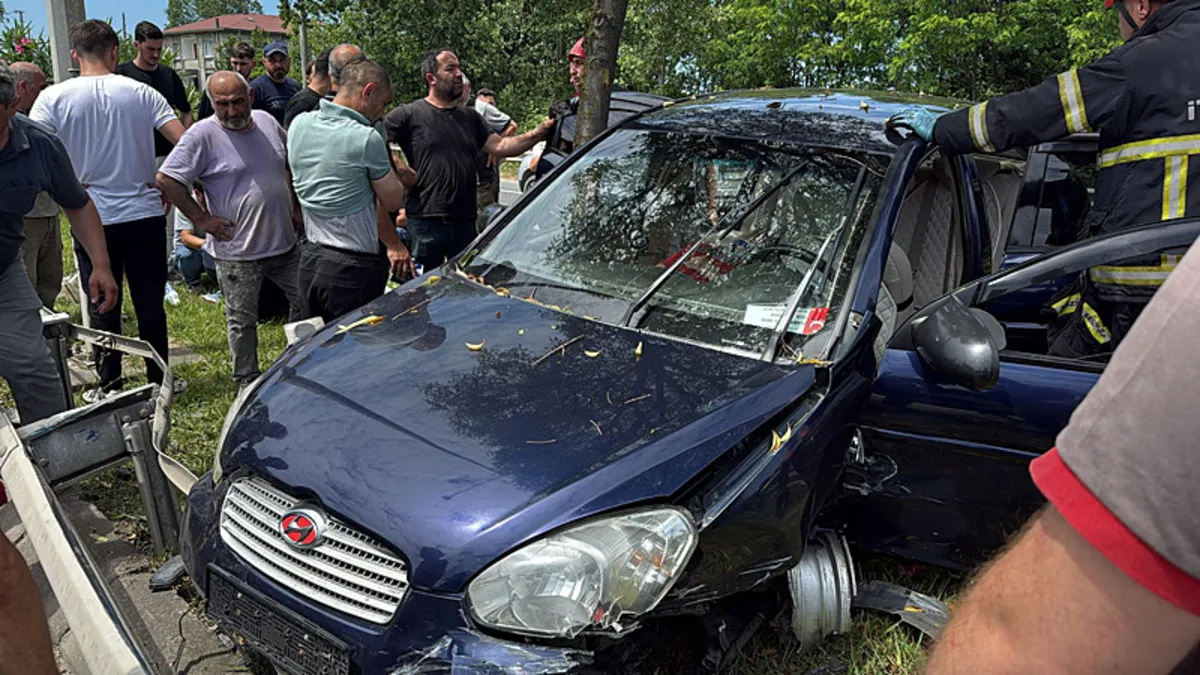 Ordu'da kontrolden çıkan otomobil refüje çıktı: 4 yaralı