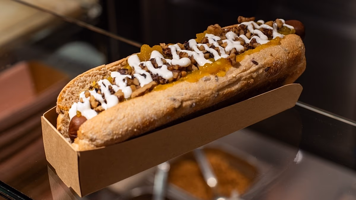 Swiss First’te birinci sınıf hot dog: Fast food klasiği gurmeleşti