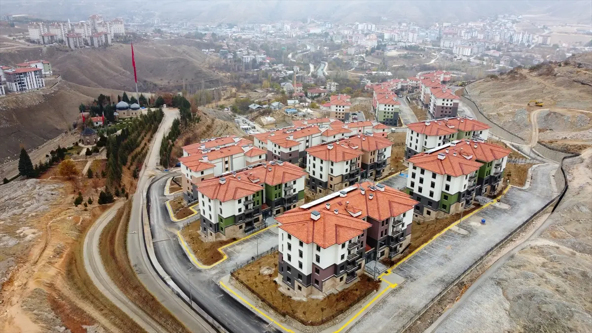 Deprem konutlarında yeni etap tamamlandı: Malatya'da binlerce anahtar sahiplerine ulaştı