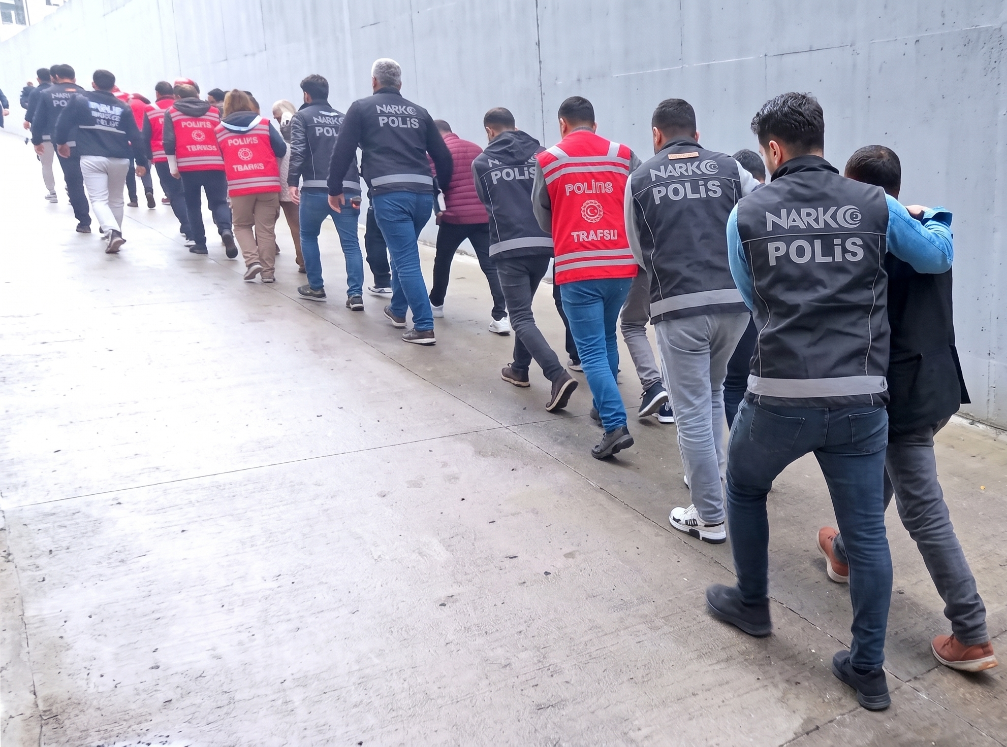 69 ilde dev uyuşturucu operasyonu