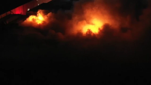 Kahramanmaraş'ta tekstil fabrikasında yangın: Dronla görüntülendi