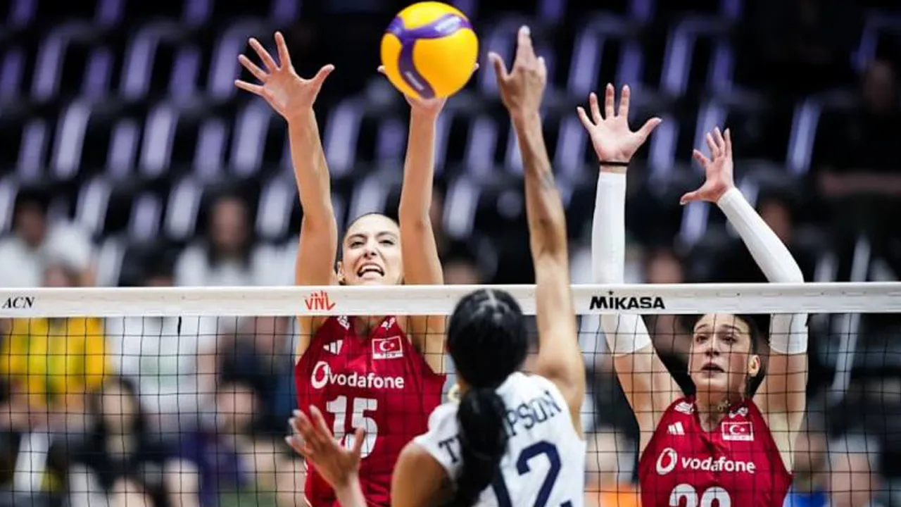 Milletler Ligi: Filenin Sultanları lider ABD'ye final setinde kaybetti