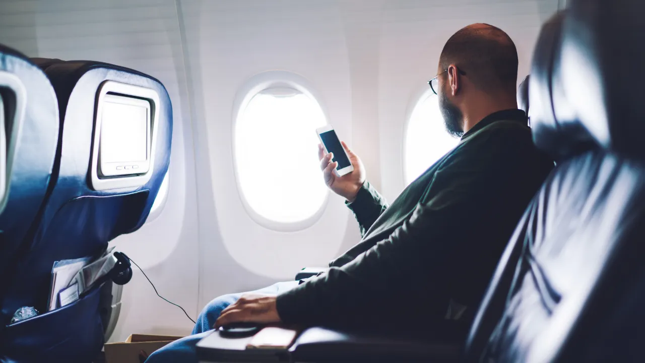 Tokyo uçağında yangın paniği! Akıllı telefon alev aldı