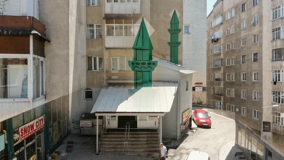 Erzurum Yakutiye'deki cami: Alan dar olunca 3 santim kalınlığındaki minareyi duvara inşa ettiler | Erzurum Yerel Haberler