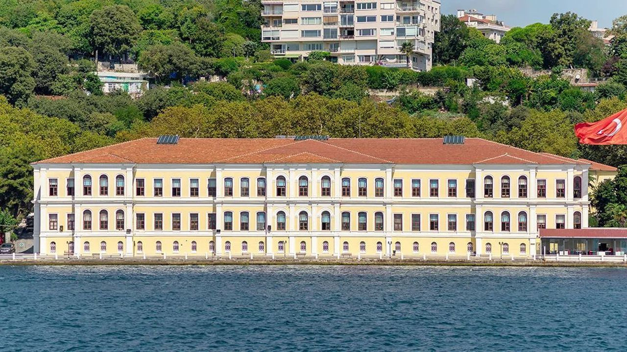 Türkiye'nin en iyi 15 lisesi belli oldu! 2026 taban puanlarına göre