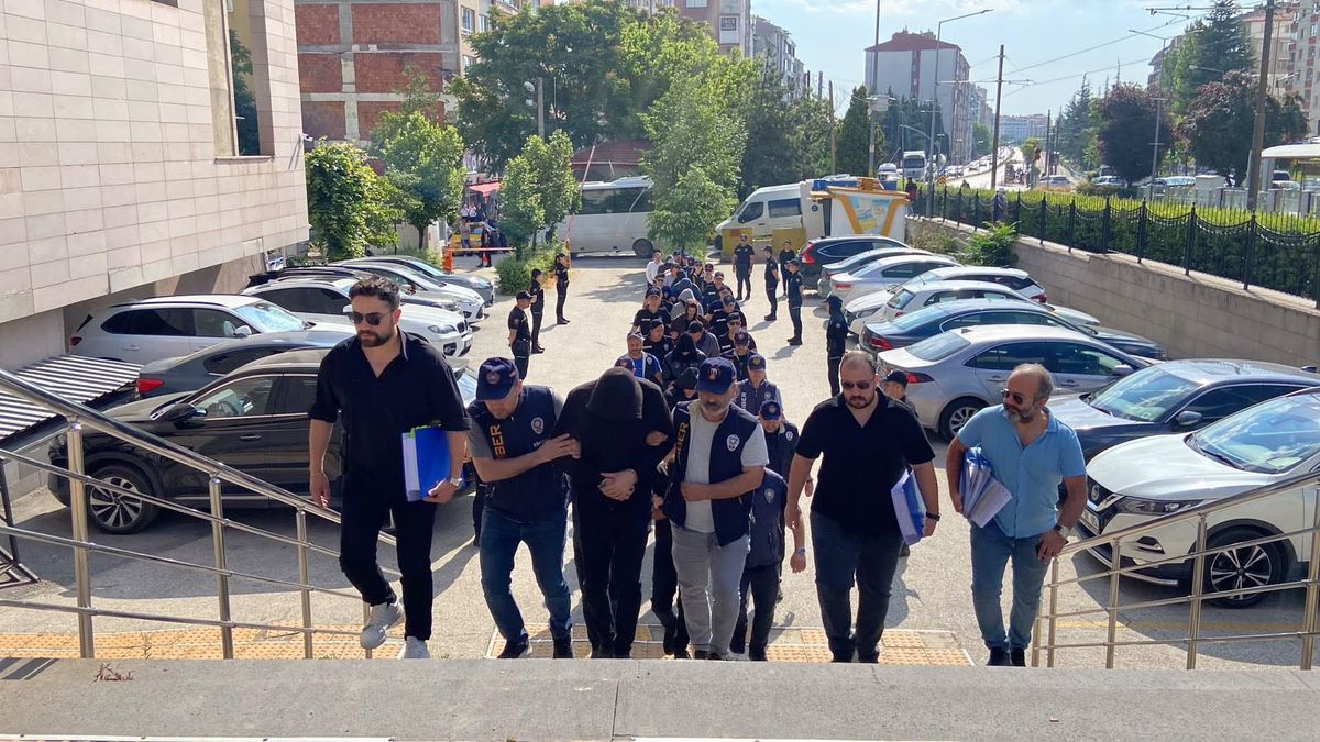 Eskişehir'de yasa dışı bahis operasyonu: 14 şüpheli adliyeye sevk edildi