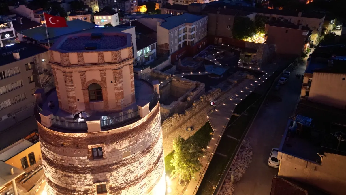 Bakan Ersoy paylaştı: Edirne'nin Tarihi Saat Kulesi yeniden ziyarete açıldı