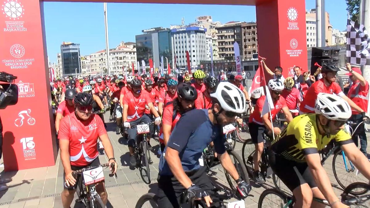 15 Temmuz etkinlikleri kapsamında düzenlenen bisiklet turu Taksim'de başladı