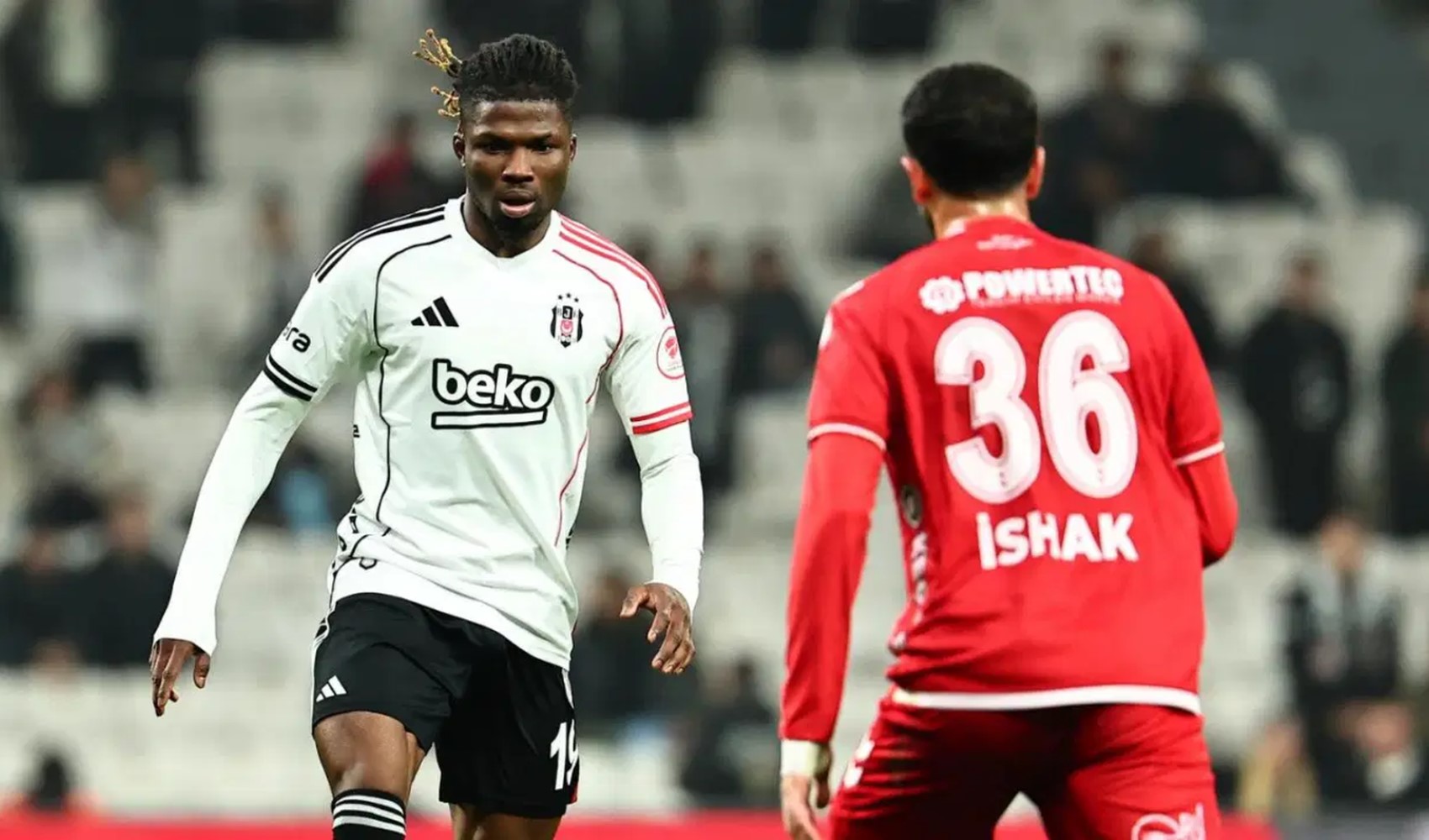 El Bilal Toure, kendisini Trossard ile karşılaştıran taraftara tepki gösterdi