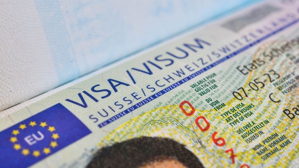 Ticaret Bakanlığı, vize aracılık firmalarının reklamlarına karşı harekete geçti