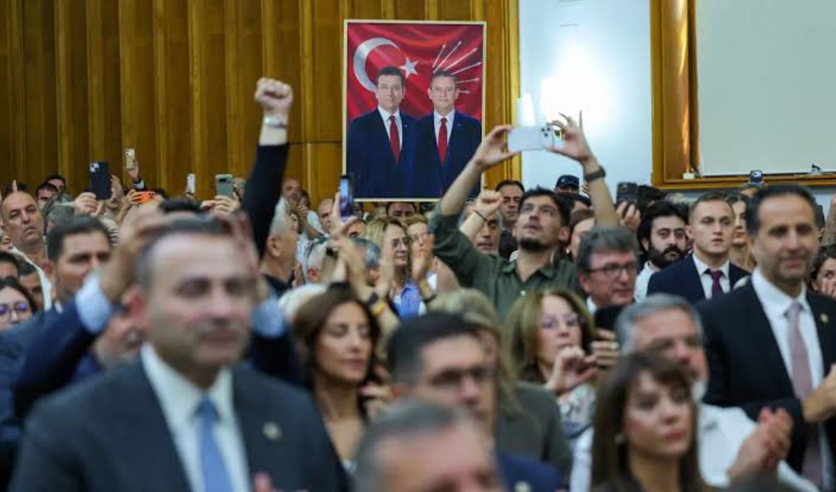 Özgür Özel'in yeni partisinin simgesi ortaya çıktı: Logoda dikkat çeken tercih