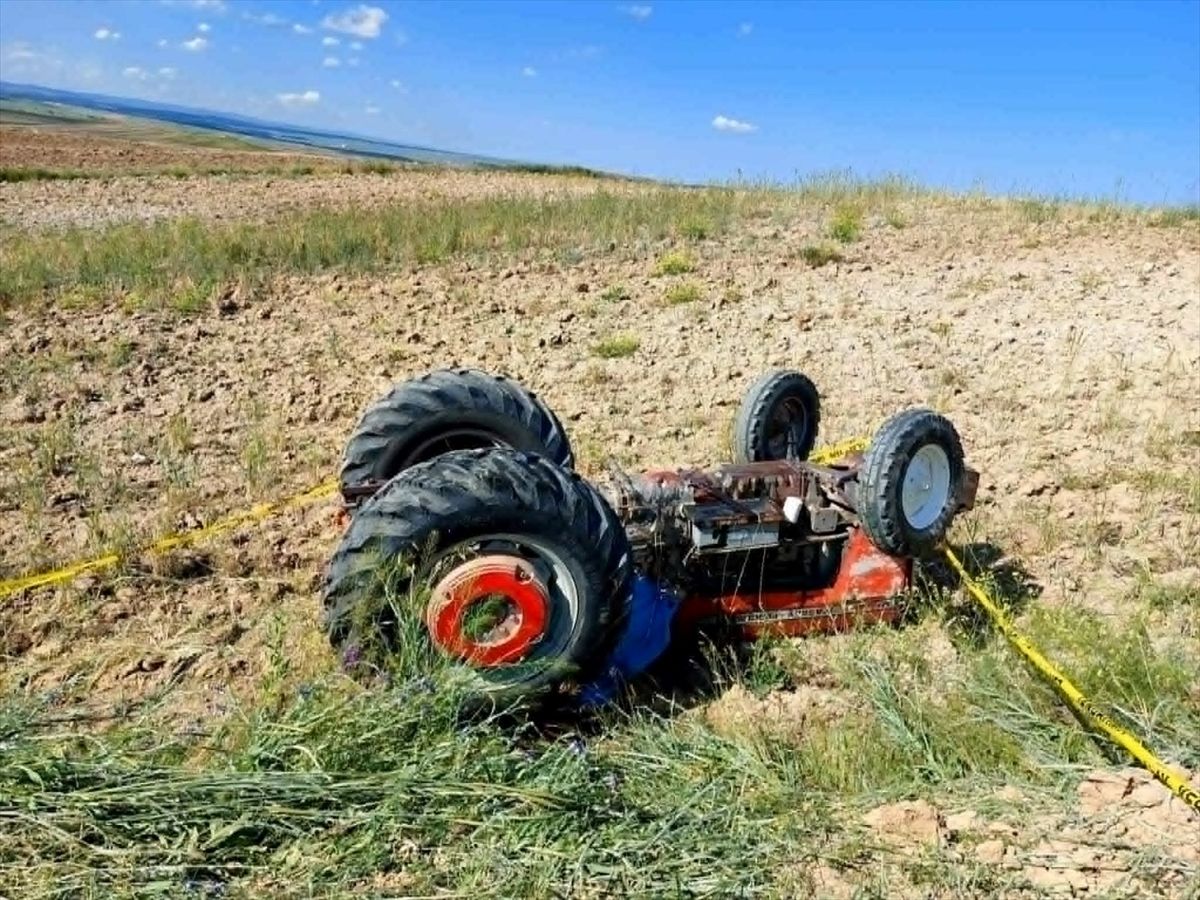 Nevşehir'de devrilen traktörün altında kalan sürücü öldü