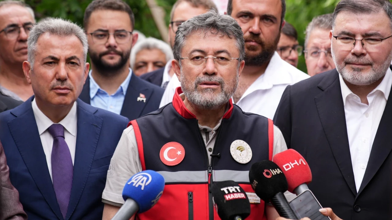 Bakan Yumaklı İzmir’de Kiraz Hasadına Katıldı: “2026 Desteklerini Güncelleyeceğiz”