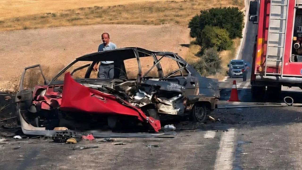 Çarpışan otomobillerden biri alev aldı: Ölü ve yaralılar var