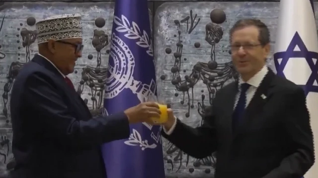 Katliam sürerken skandal görüntüler: Somaliland Cumhurbaşkanı İsrail'de kadeh tokuşturup 'Müslümanların selamını getirdim' dedi