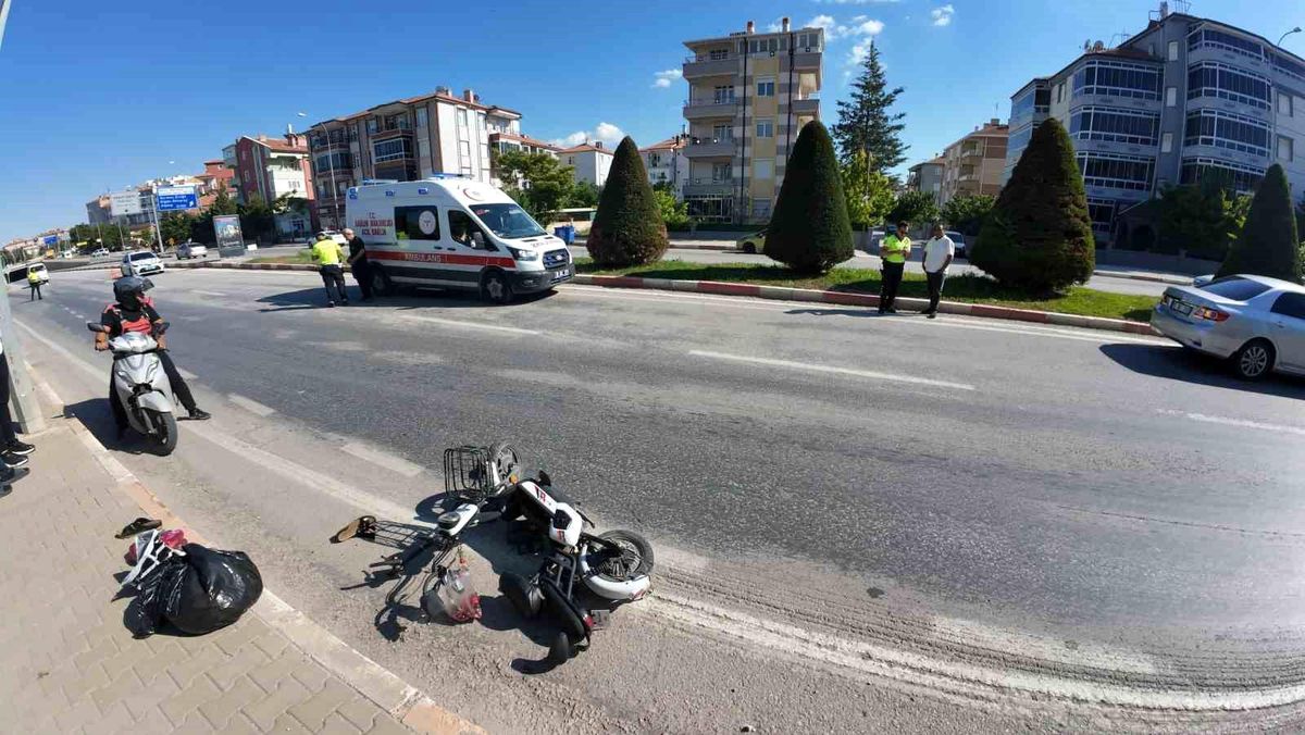 Karaman'da otomobille elektrikli bisiklet çarpıştı: 1 yaralı