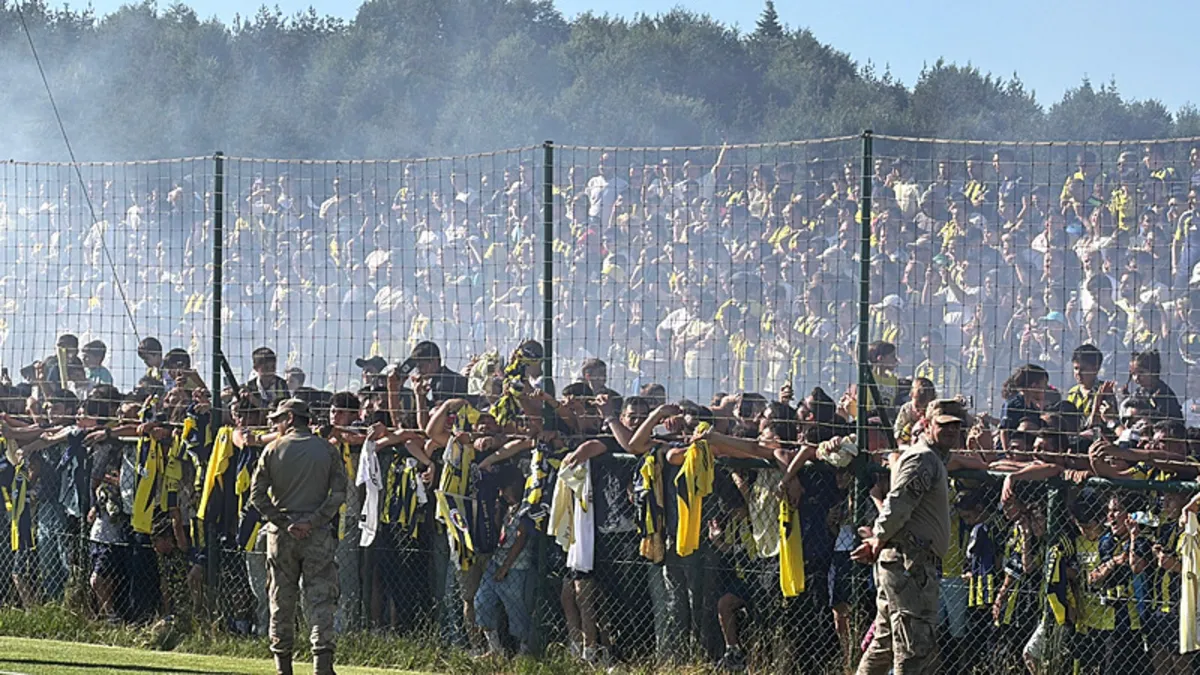 Fenerbahçe taraftarı önünde çalıştı!