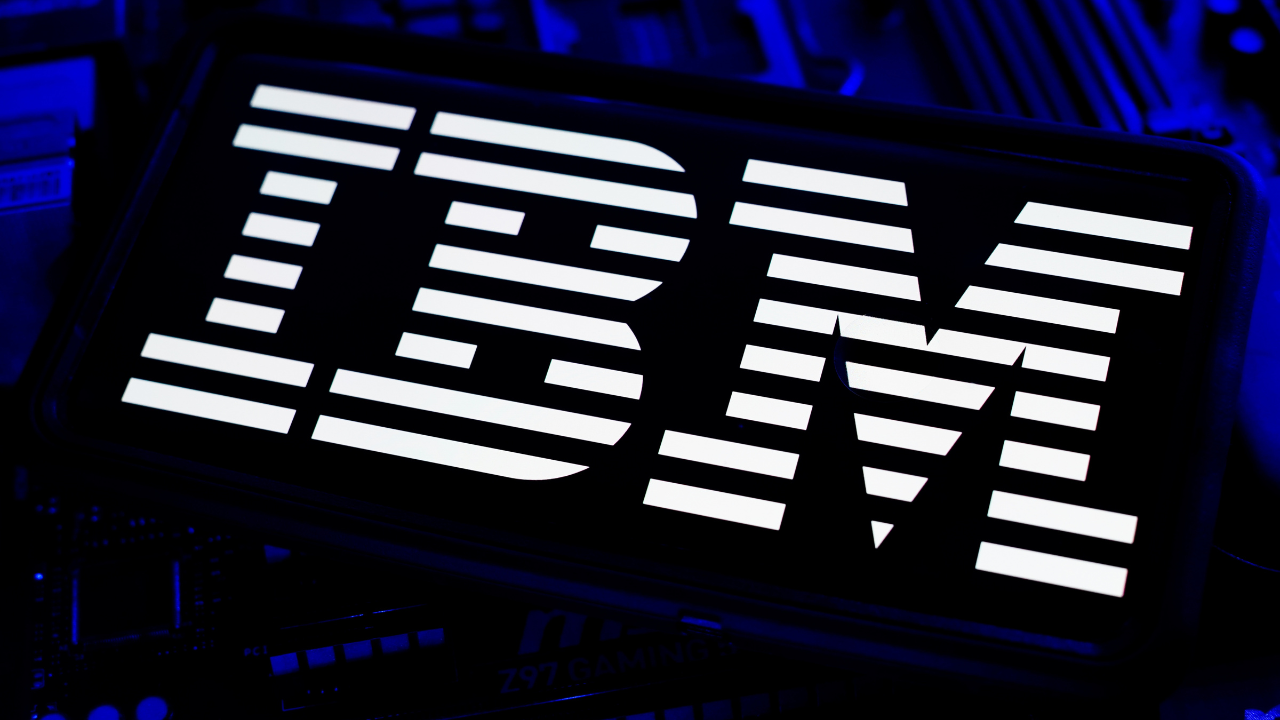 IBM hisseleri çakıldı: 1987'den bu yana en sert günlük düşüşün eşiğinde