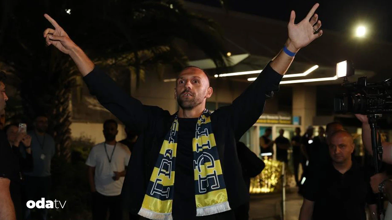 Vedat gelir gelmez taraftarlara gitti