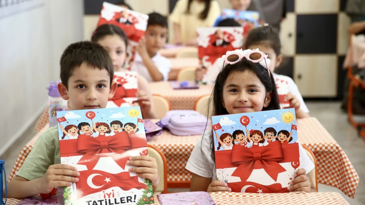 18 milyon öğrenci 14 Eylül'e kadar tatil yapacak
