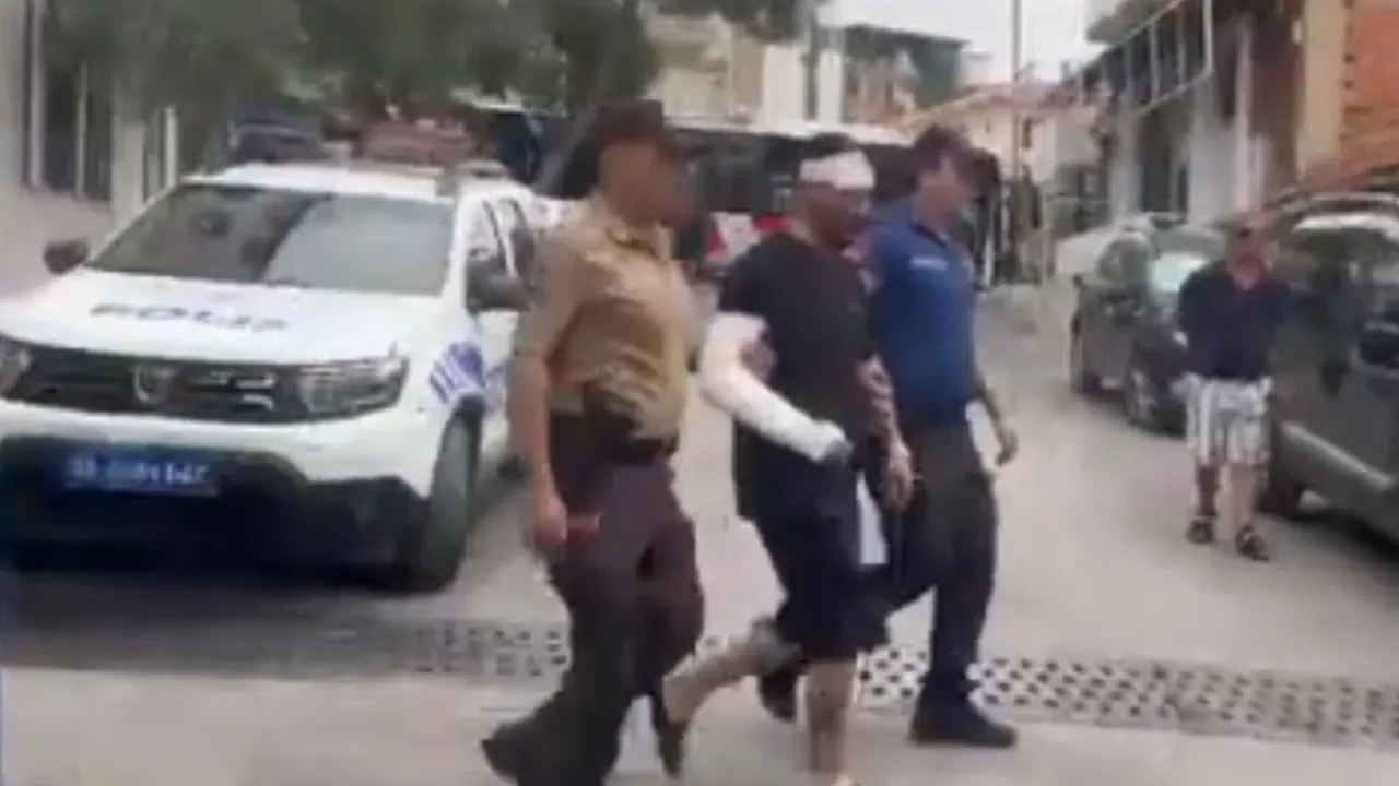 Polisi gören torbacı, binadan aşağı atladı! Sargılar içinde cezaevine gönderildi