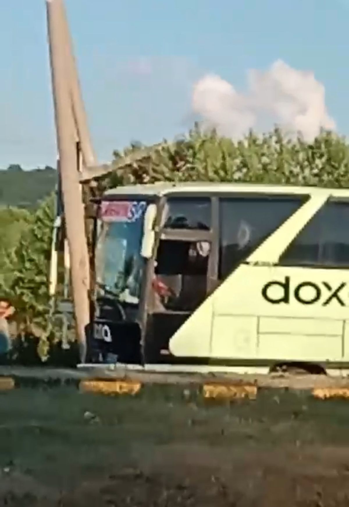 Bartın’da otobüs kazası: Polis memuru patlayan lastikle yaralandı