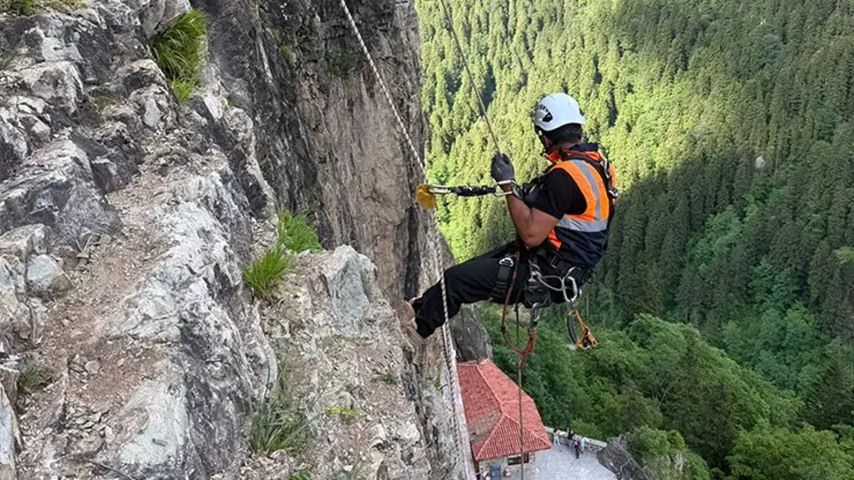 Sümela'nın güvenliği için dağcılar gece gündüz çalıştı