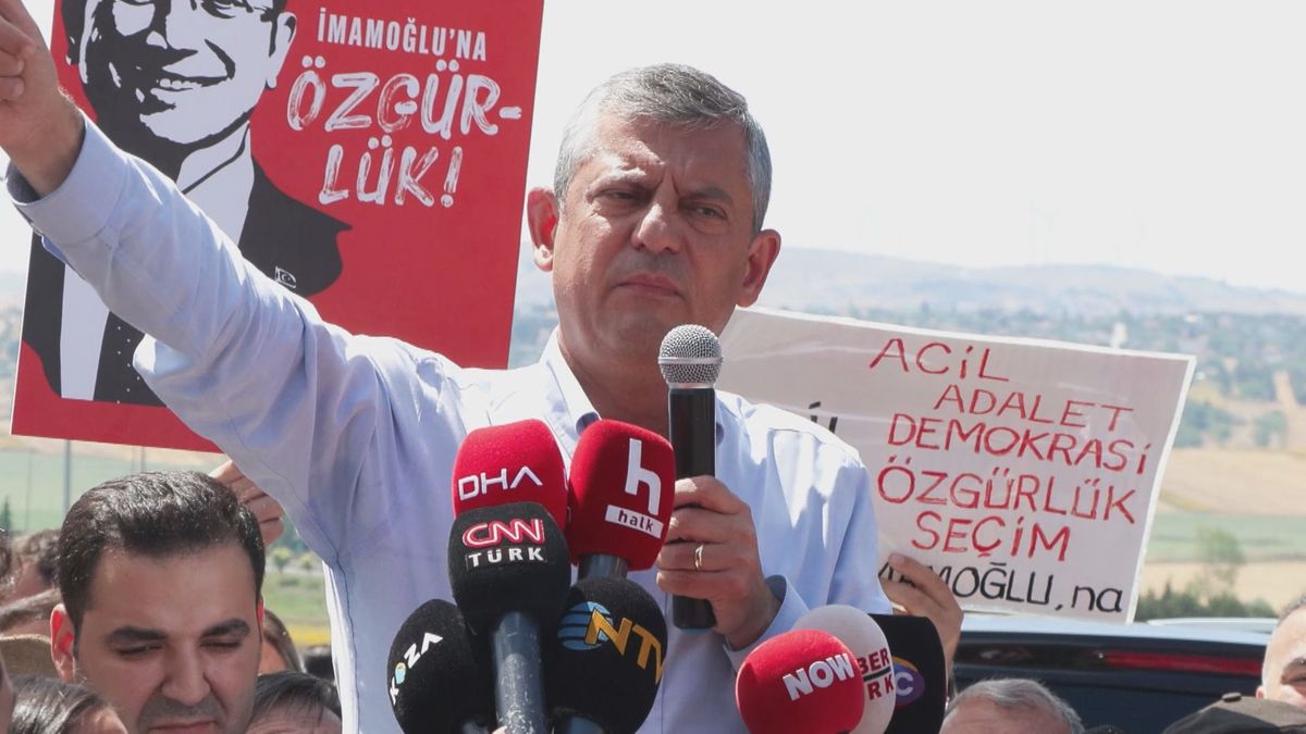 Özgür Özel, duruşmaların ardından Silivri'de konuştu