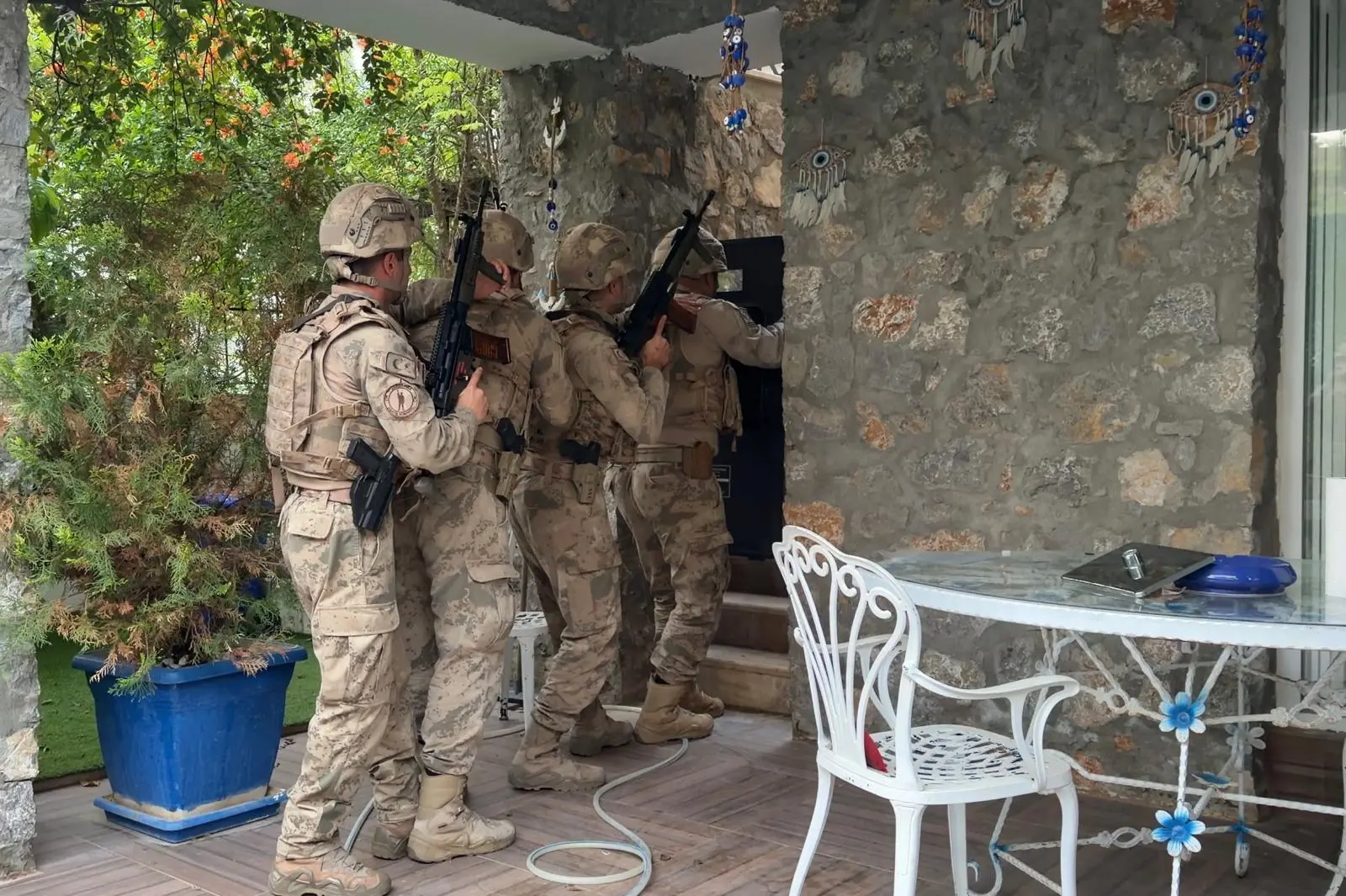 Suç örgütlerine geçit yok! Çok sayıda şüpheli cezaevinde