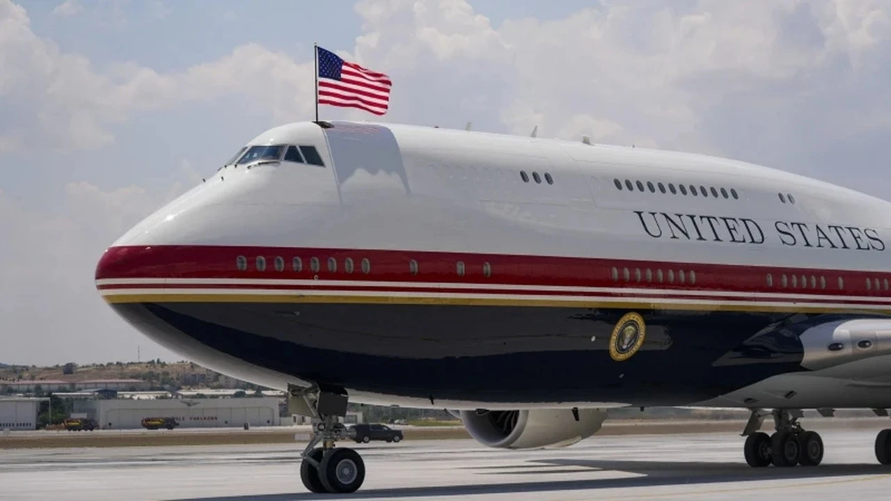Trump'ın 800 milyon dolarlık "uçan kale"si ilk kez Türkiye'de! Uçaktaki detaylar şaşırttı