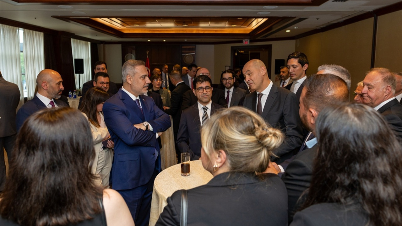 Dışişleri Bakanı Fidan, Kanada'da Türk iş insanlarıyla görüştü