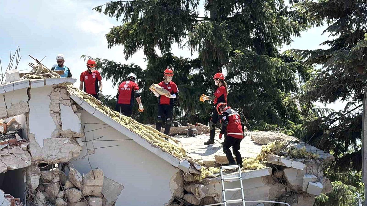 Düzce'de 9 ilin katılımıyla bölgesel deprem tatbikatı