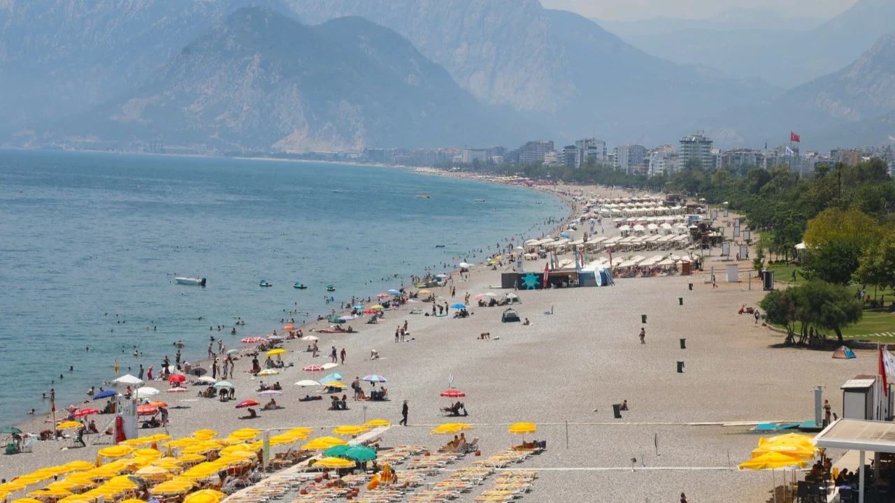 Antalya yanıyor: 47 derece görüldü