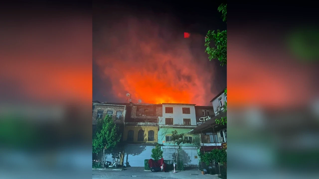 Büyük Valide Hanı'nda yangın